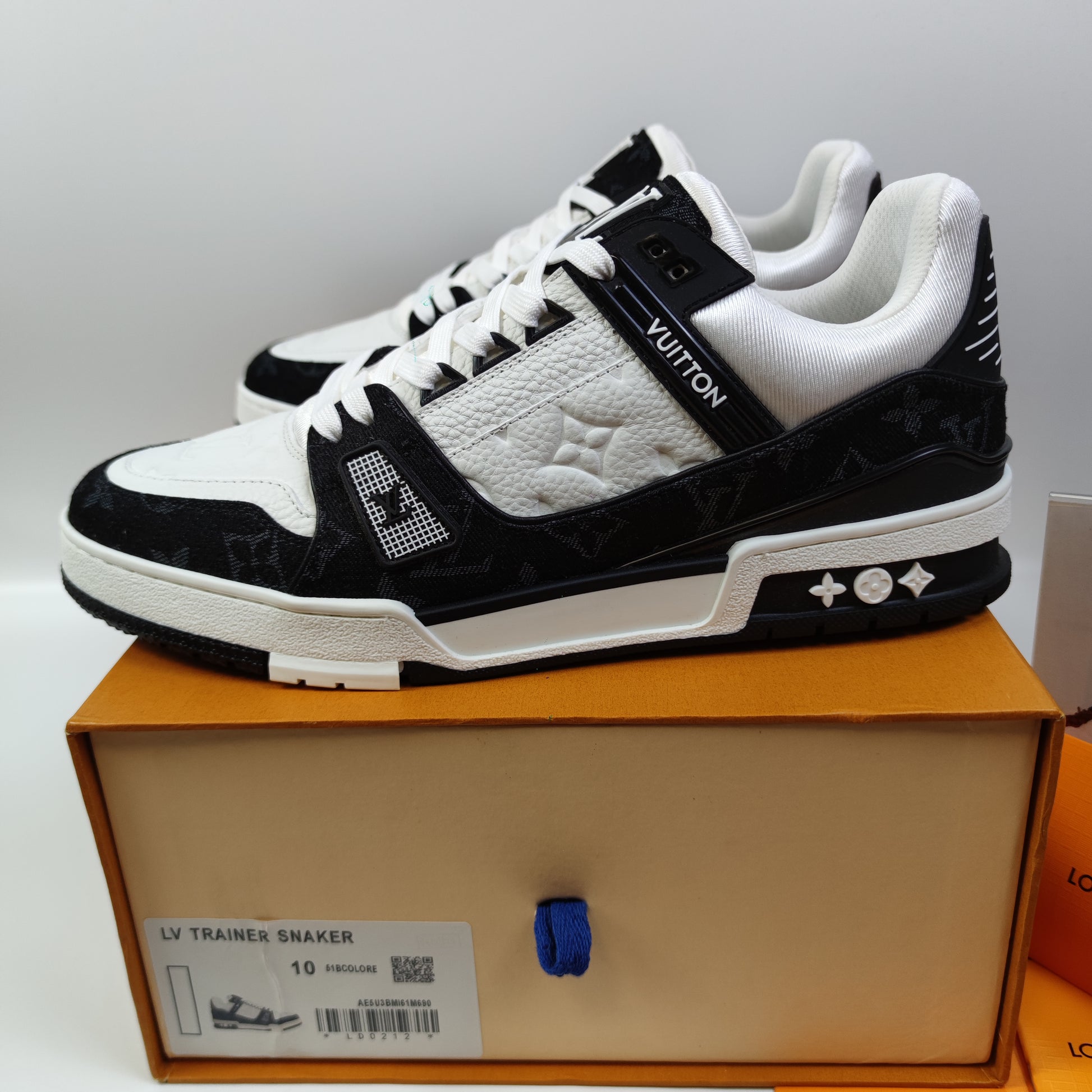 Louis Vuitton Trainer White Black 1A9JG9 - Fashion Sneaker1818