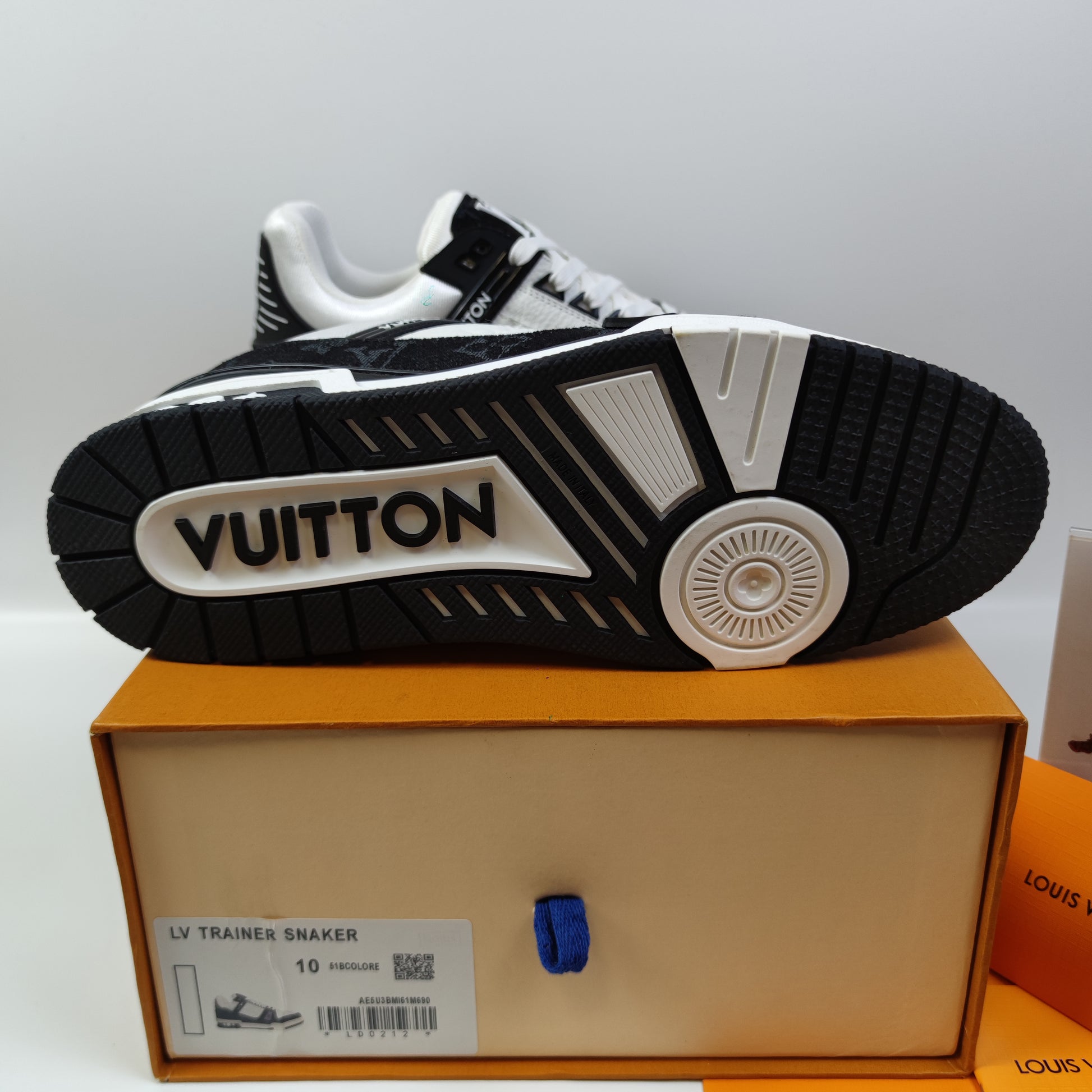 Louis Vuitton Trainer White Black 1A9JG9 - Fashion Sneaker1818